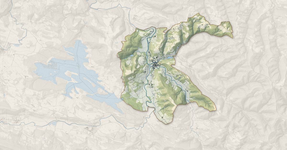 Portrait cartographique de Chalabre : relief, eau, forêts, bâti et voies, calculés à partir des données de l'IGN