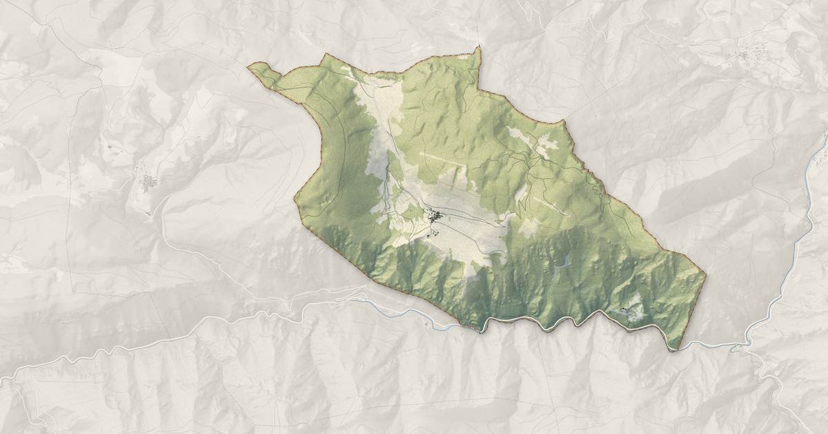Portrait cartographique de Le Clat : relief, eau, forêts, bâti et voies, calculés à partir des données de l'IGN