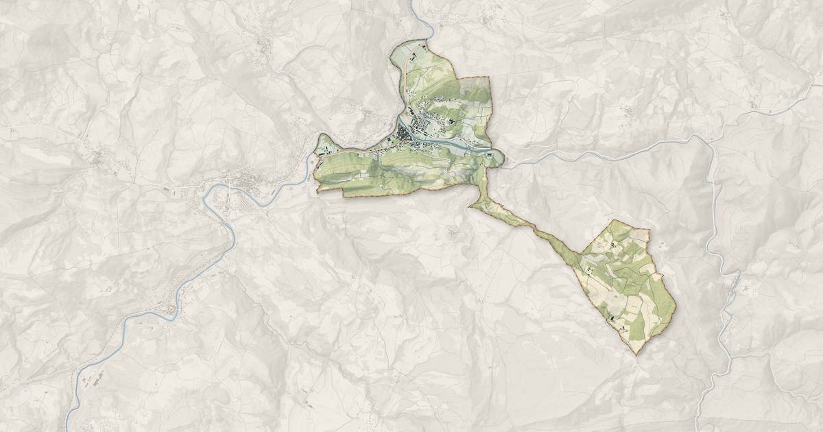 Portrait cartographique de Couiza : relief, eau, forêts, bâti et voies, calculés à partir des données de l'IGN