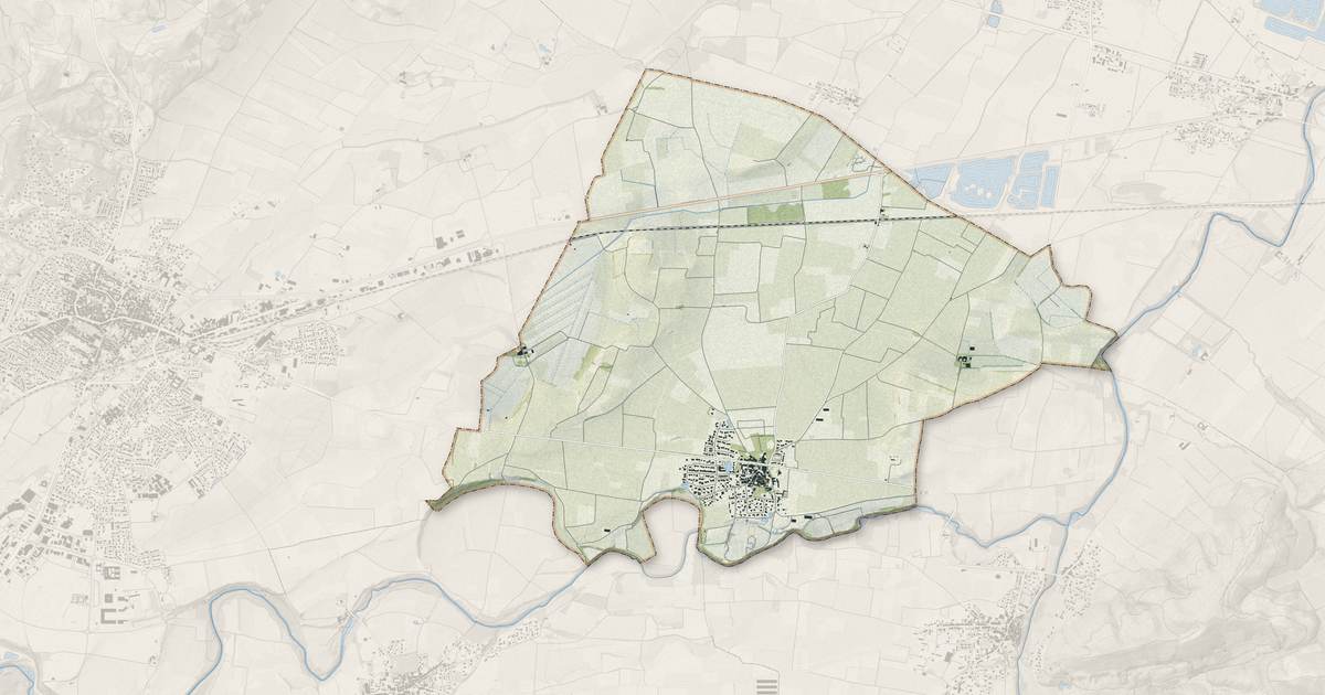 Portrait cartographique de Cruscades : relief, eau, forêts, bâti et voies, calculés à partir des données de l'IGN