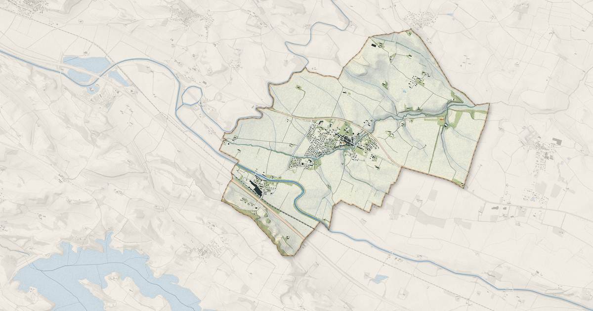 Portrait cartographique de Labastide-d'Anjou : relief, eau, forêts, bâti et voies, calculés à partir des données de l'IGN