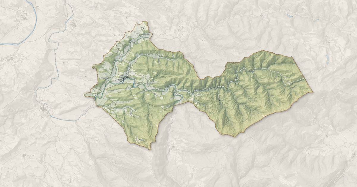 Portrait cartographique de Ladern-sur-Lauquet : relief, eau, forêts, bâti et voies, calculés à partir des données de l'IGN