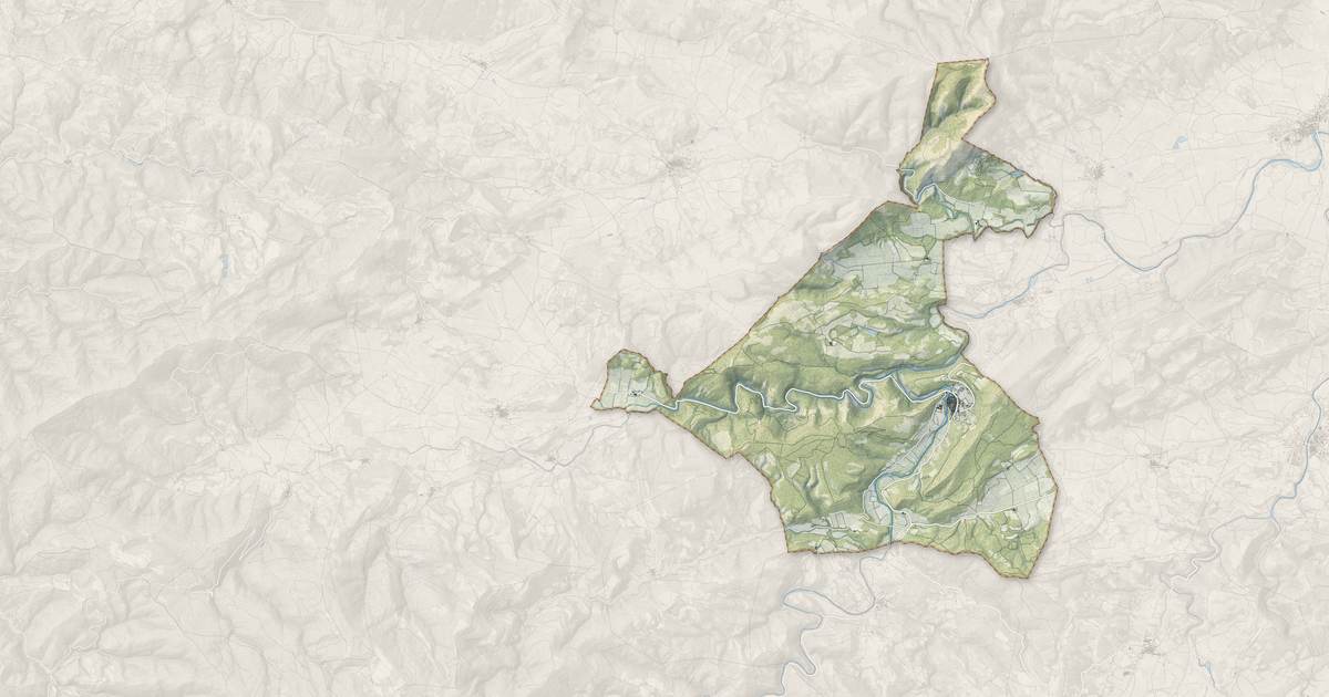 Portrait cartographique de Lagrasse : relief, eau, forêts, bâti et voies, calculés à partir des données de l'IGN