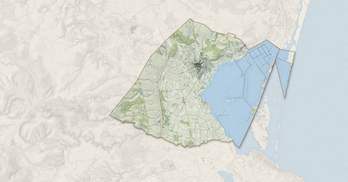 Portrait cartographique de La Palme : relief, eau, forêts, bâti et voies, calculés à partir des données de l'IGN