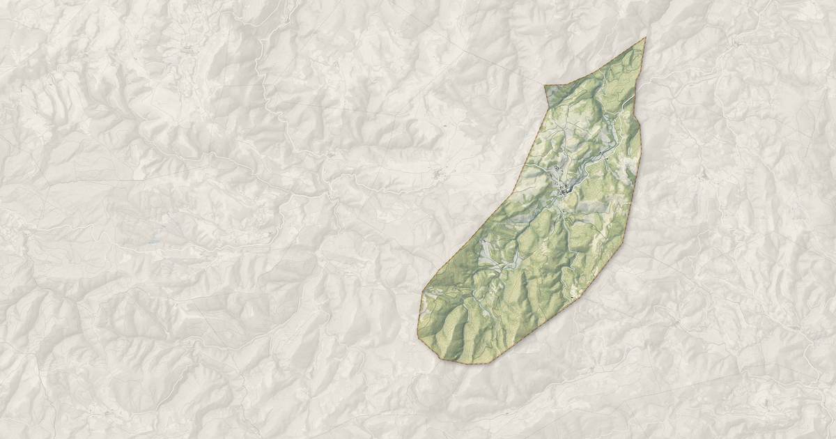 Portrait cartographique de Laroque-de-Fa : relief, eau, forêts, bâti et voies, calculés à partir des données de l'IGN