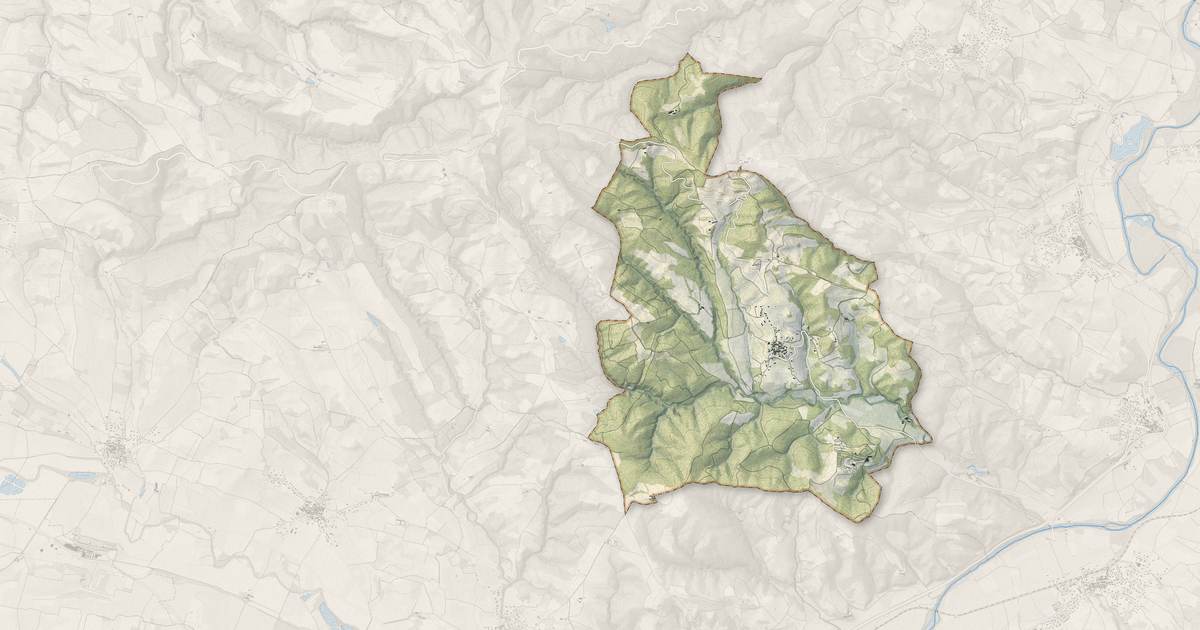 Portrait cartographique de Montclar : relief, eau, forêts, bâti et voies, calculés à partir des données de l'IGN