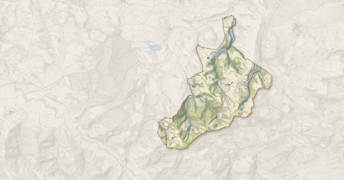 Portrait cartographique de Monthaut : relief, eau, forêts, bâti et voies, calculés à partir des données de l'IGN