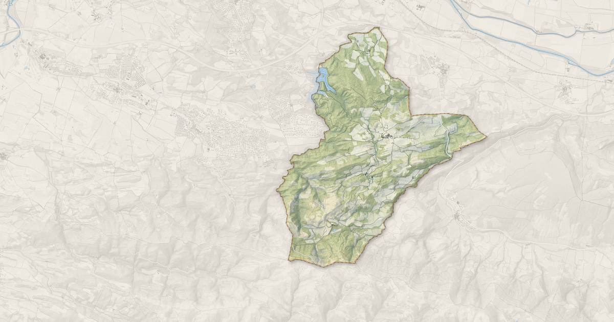 Portrait cartographique de Montirat : relief, eau, forêts, bâti et voies, calculés à partir des données de l'IGN