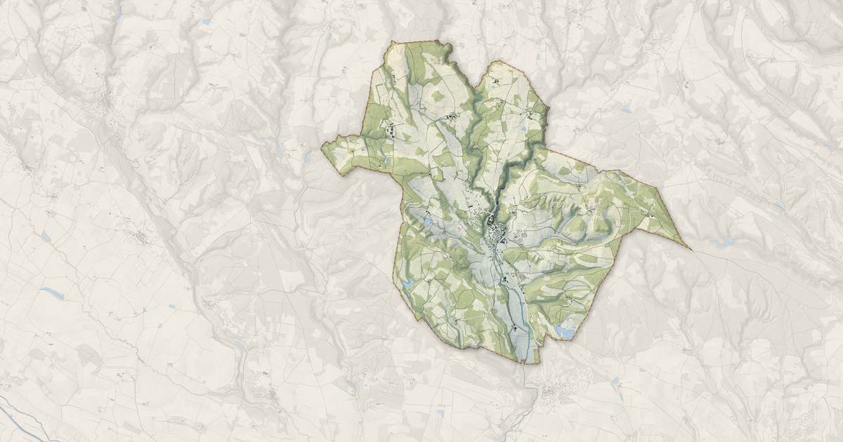 Portrait cartographique de Montolieu : relief, eau, forêts, bâti et voies, calculés à partir des données de l'IGN