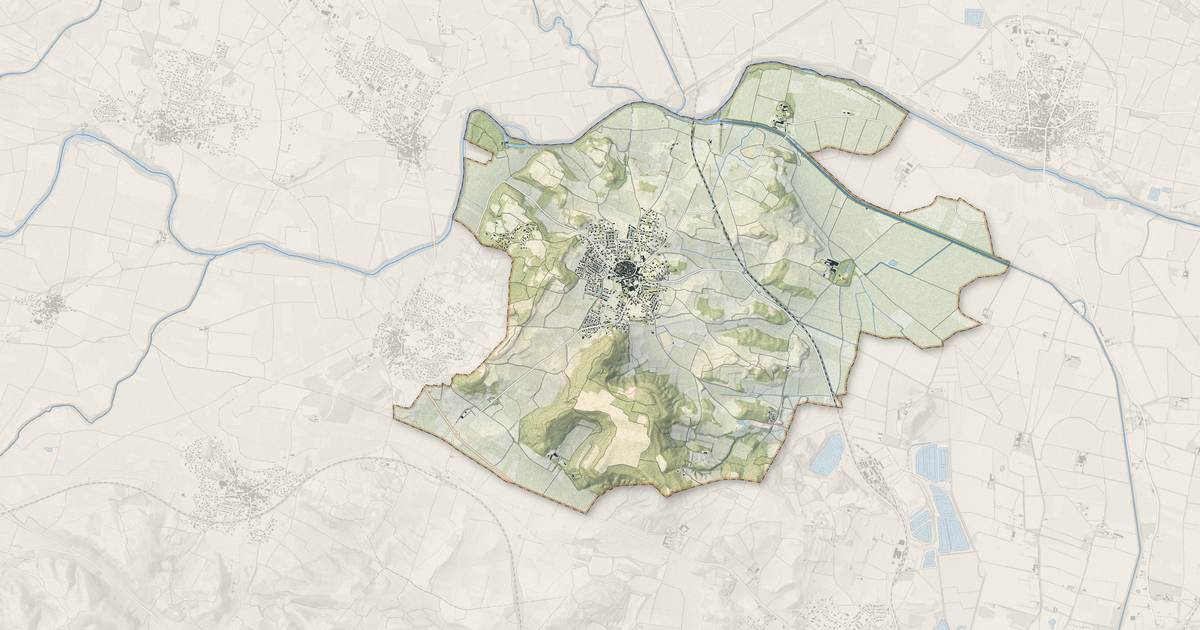 Portrait cartographique de Moussan : relief, eau, forêts, bâti et voies, calculés à partir des données de l'IGN