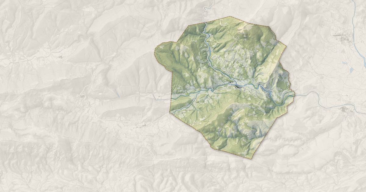 Portrait cartographique de Padern : relief, eau, forêts, bâti et voies, calculés à partir des données de l'IGN