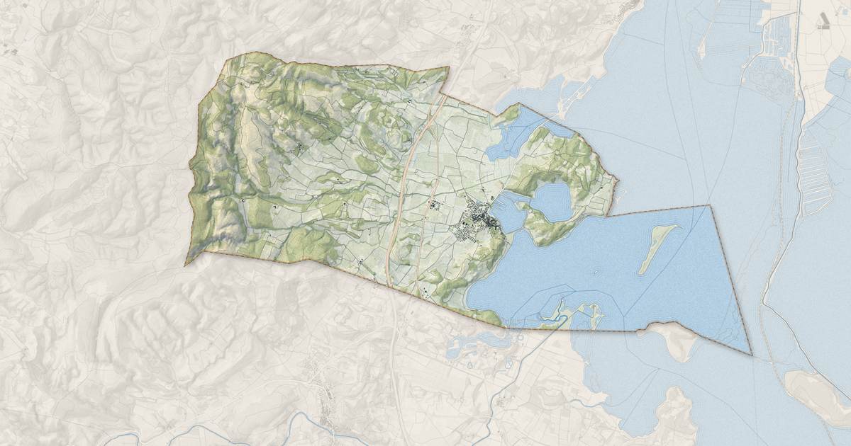 Portrait cartographique de Peyriac-de-Mer : relief, eau, forêts, bâti et voies, calculés à partir des données de l'IGN