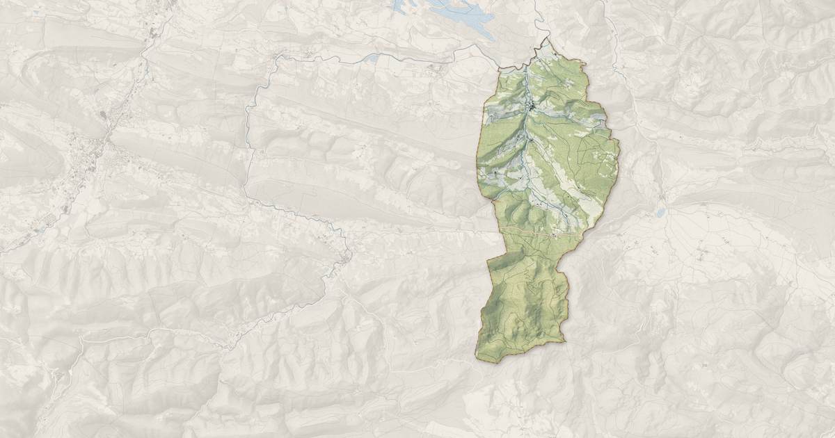 Portrait cartographique de Rivel : relief, eau, forêts, bâti et voies, calculés à partir des données de l'IGN