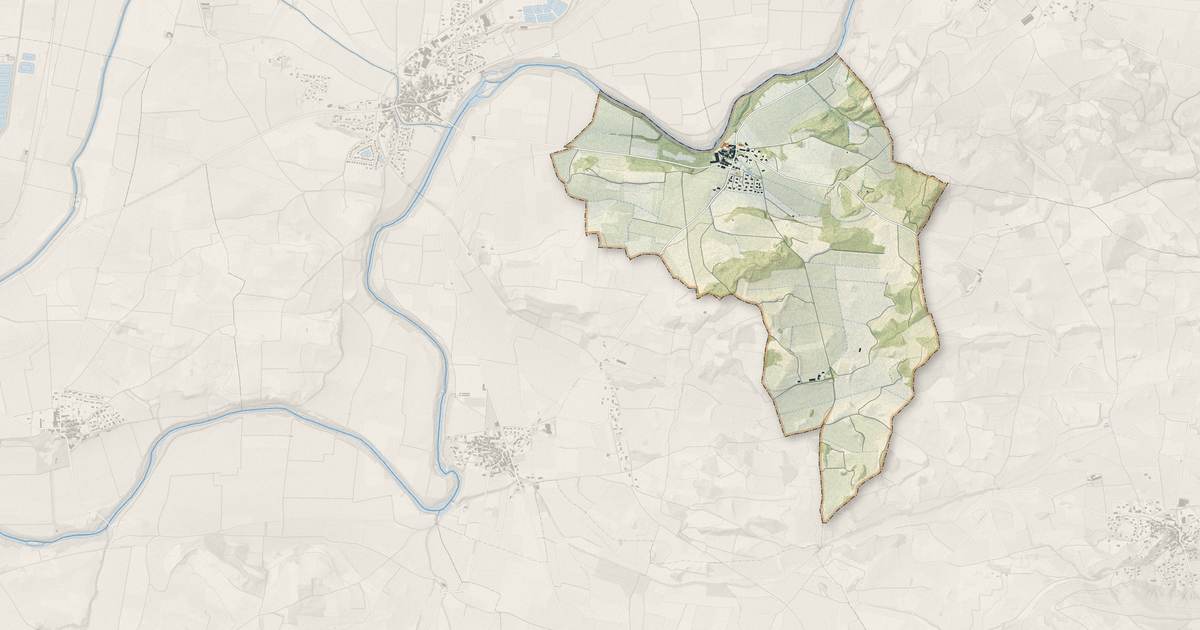 Portrait cartographique de Roquecourbe-Minervois : relief, eau, forêts, bâti et voies, calculés à partir des données de l'IGN