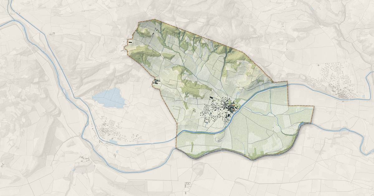 Portrait cartographique de Roubia : relief, eau, forêts, bâti et voies, calculés à partir des données de l'IGN
