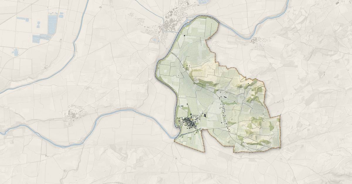 Portrait cartographique de Saint-Couat-d'Aude : relief, eau, forêts, bâti et voies, calculés à partir des données de l'IGN