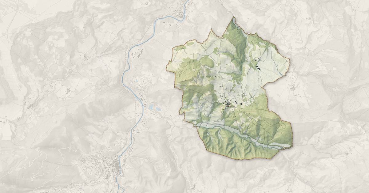 Portrait cartographique de Saint-Ferriol : relief, eau, forêts, bâti et voies, calculés à partir des données de l'IGN