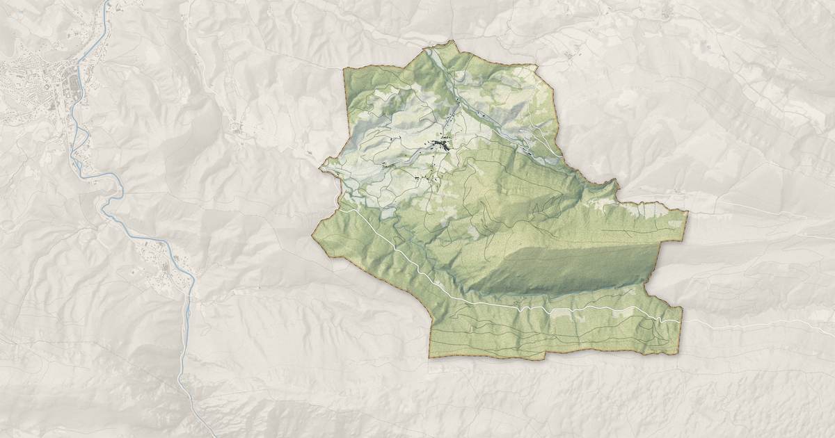 Portrait cartographique de Saint-Julia-de-Bec : relief, eau, forêts, bâti et voies, calculés à partir des données de l'IGN
