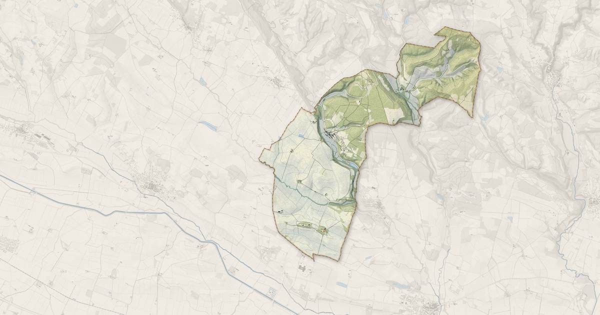 Portrait cartographique de Saint-Martin-le-Vieil : relief, eau, forêts, bâti et voies, calculés à partir des données de l'IGN