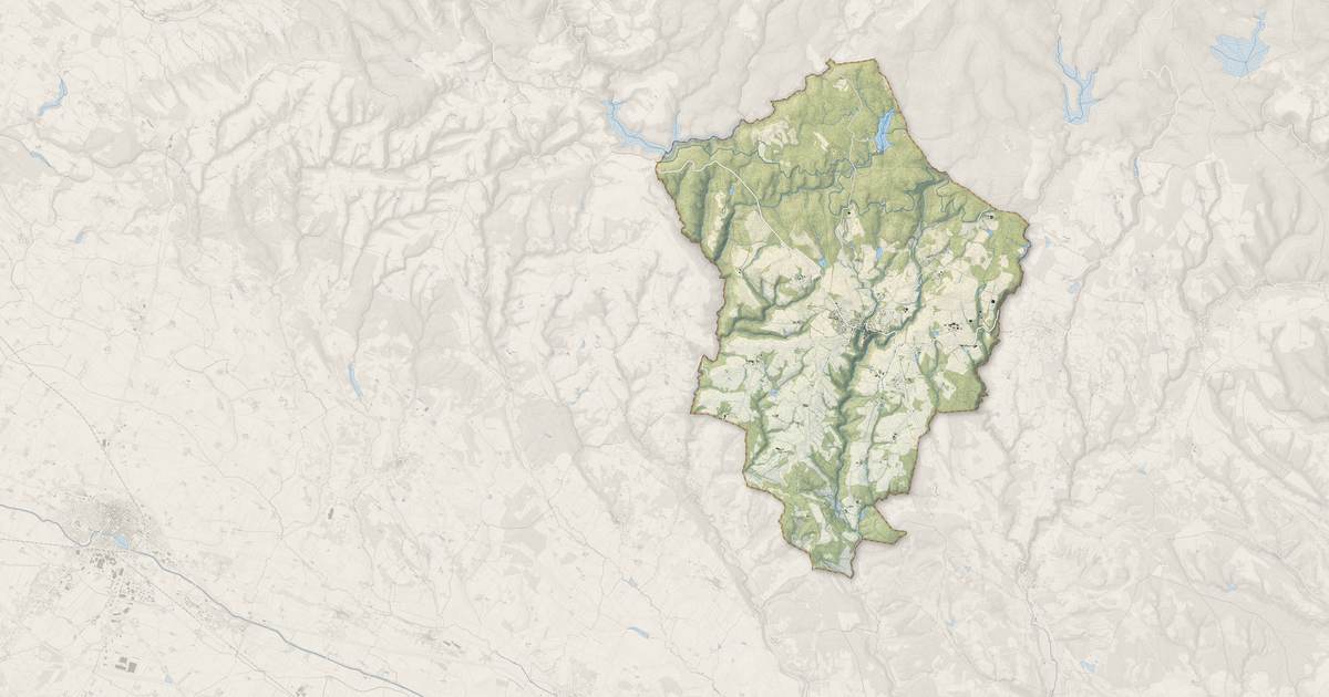 Portrait cartographique de Saissac : relief, eau, forêts, bâti et voies, calculés à partir des données de l'IGN