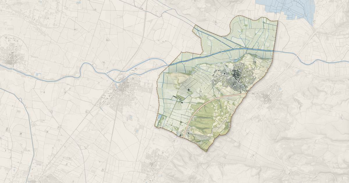 Portrait cartographique de Salles-d'Aude : relief, eau, forêts, bâti et voies, calculés à partir des données de l'IGN