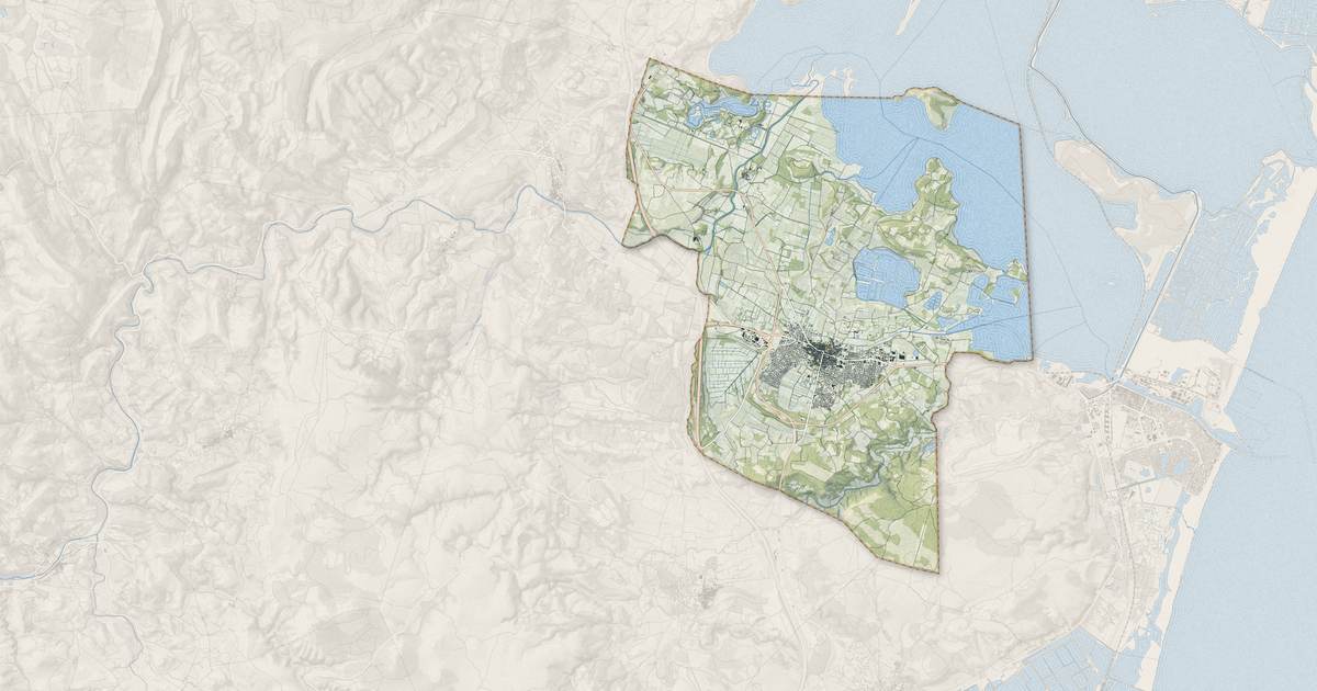 Portrait cartographique de Sigean : relief, eau, forêts, bâti et voies, calculés à partir des données de l'IGN