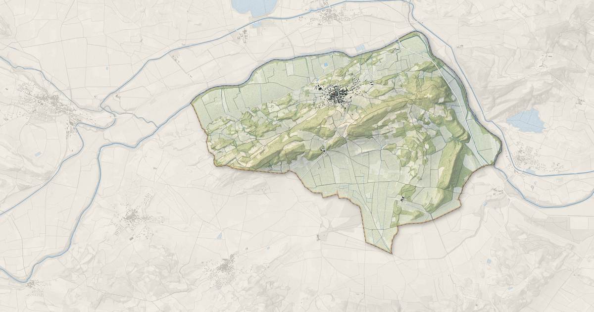 Portrait cartographique de Tourouzelle : relief, eau, forêts, bâti et voies, calculés à partir des données de l'IGN
