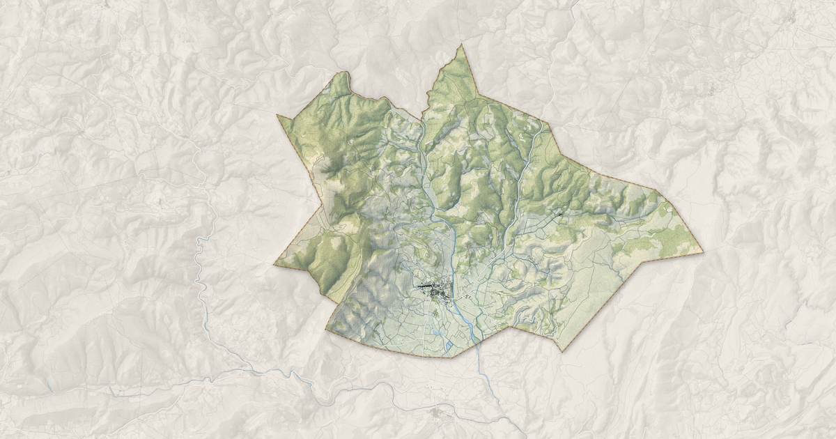 Portrait cartographique de Tuchan : relief, eau, forêts, bâti et voies, calculés à partir des données de l'IGN