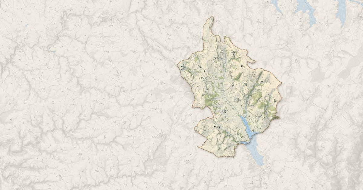 Portrait cartographique de Alrance : relief, eau, forêts, bâti et voies, calculés à partir des données de l'IGN