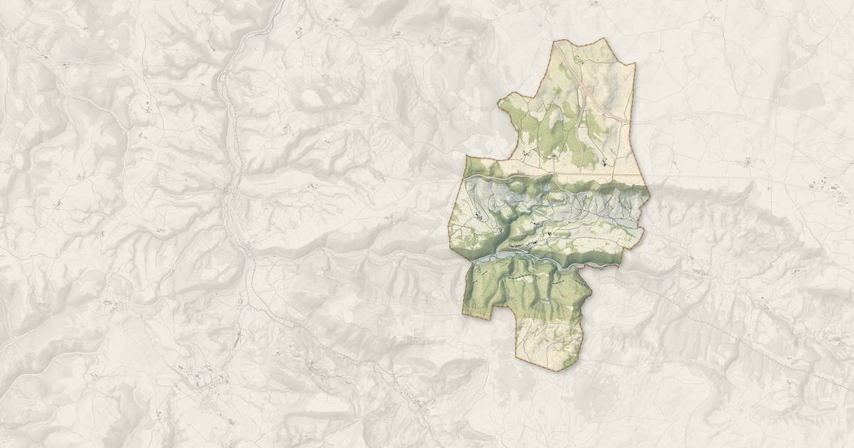 Portrait cartographique de La Bastide-Pradines : relief, eau, forêts, bâti et voies, calculés à partir des données de l'IGN