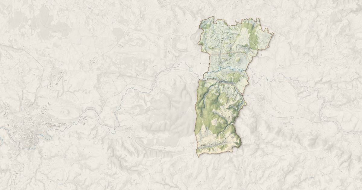 Portrait cartographique de Bertholène : relief, eau, forêts, bâti et voies, calculés à partir des données de l'IGN