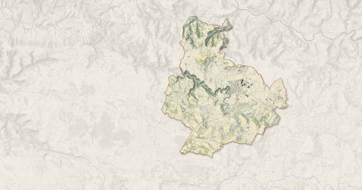 Portrait cartographique de Bozouls : relief, eau, forêts, bâti et voies, calculés à partir des données de l'IGN
