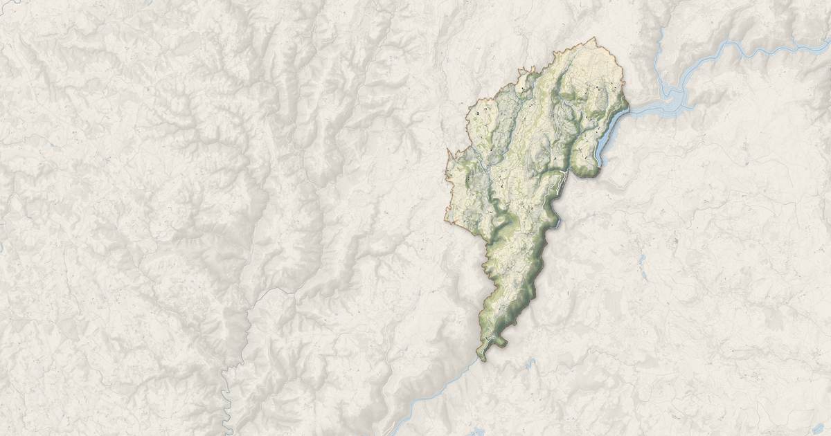 Portrait cartographique de Brommat : relief, eau, forêts, bâti et voies, calculés à partir des données de l'IGN