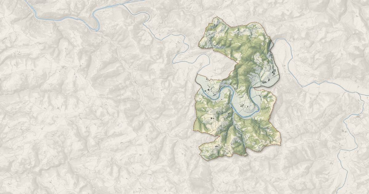 Portrait cartographique de Calmels-et-le-Viala : relief, eau, forêts, bâti et voies, calculés à partir des données de l'IGN