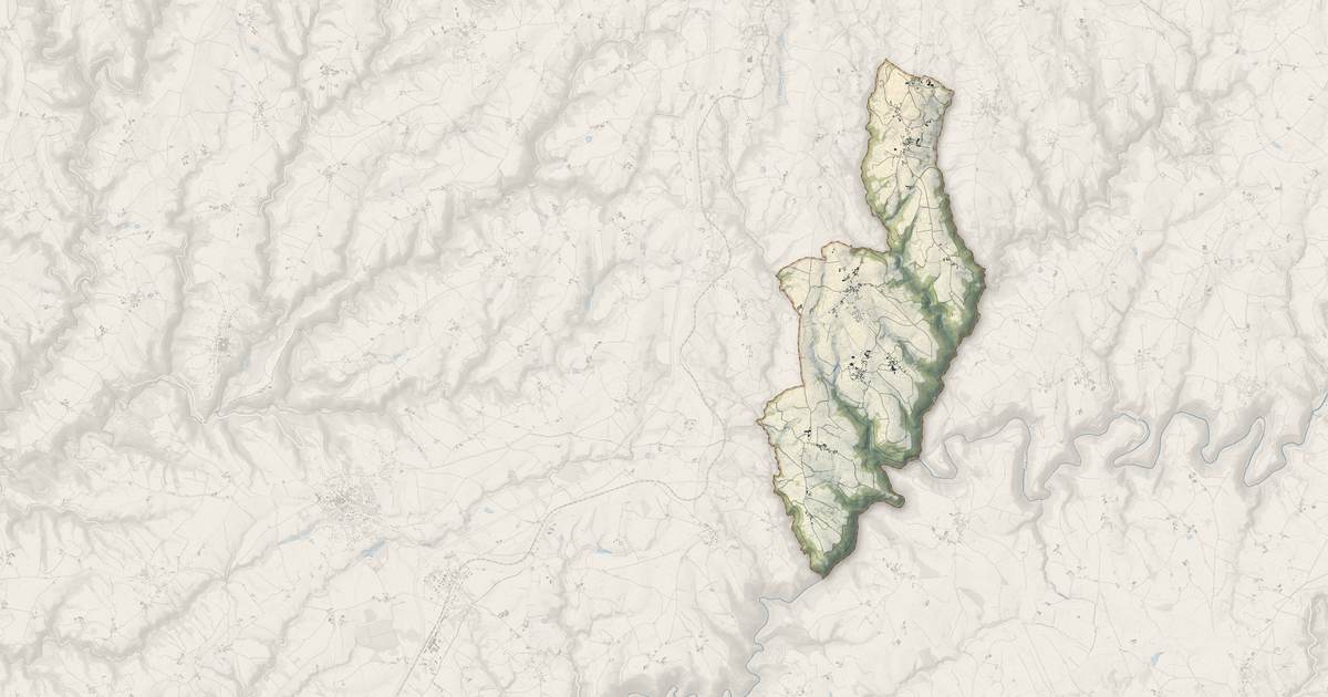 Portrait cartographique de Camboulazet : relief, eau, forêts, bâti et voies, calculés à partir des données de l'IGN