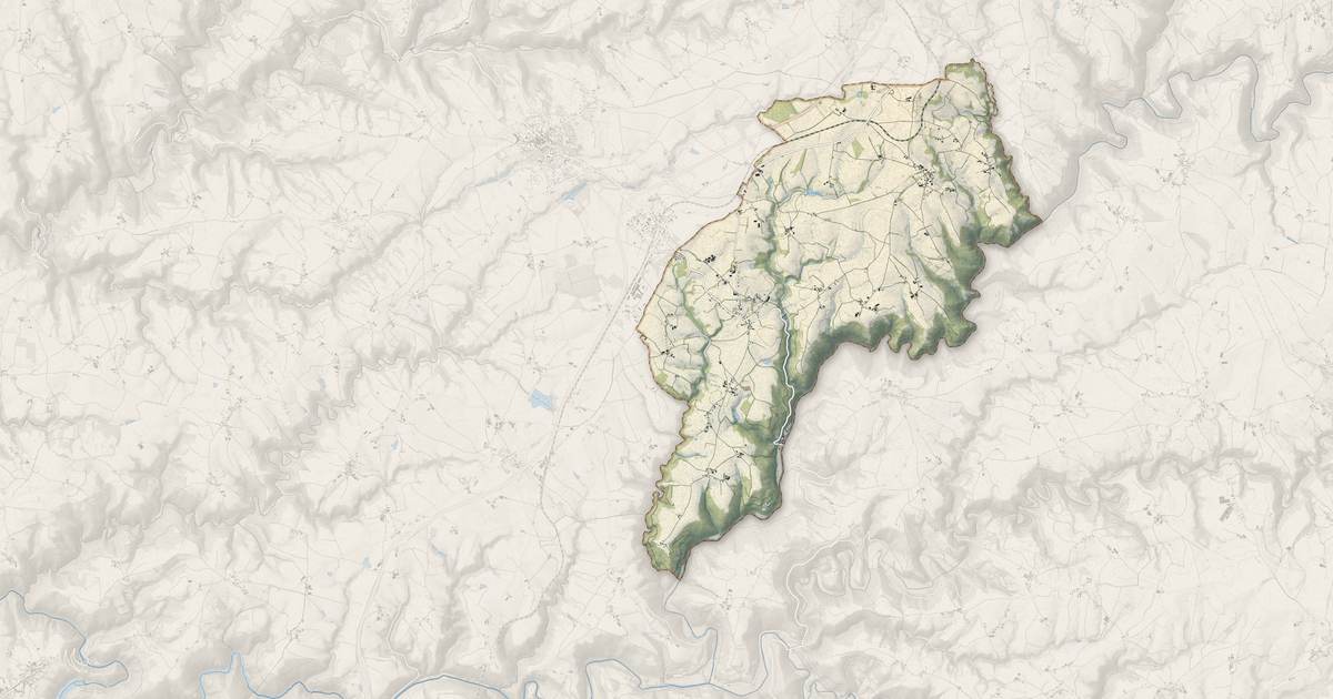 Portrait cartographique de Camjac : relief, eau, forêts, bâti et voies, calculés à partir des données de l'IGN