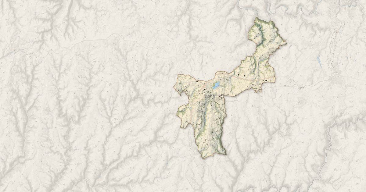 Portrait cartographique de Baraqueville : relief, eau, forêts, bâti et voies, calculés à partir des données de l'IGN