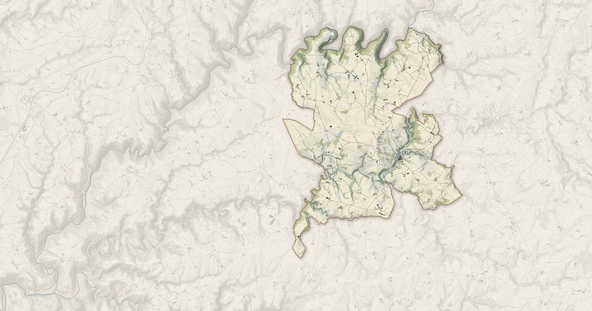 Portrait cartographique de Cassagnes-Bégonhès : relief, eau, forêts, bâti et voies, calculés à partir des données de l'IGN
