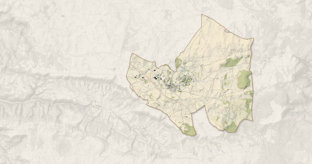 Portrait cartographique de La Cavalerie : relief, eau, forêts, bâti et voies, calculés à partir des données de l'IGN