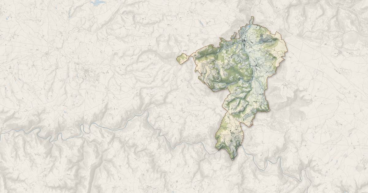 Portrait cartographique de Clairvaux-d'Aveyron : relief, eau, forêts, bâti et voies, calculés à partir des données de l'IGN