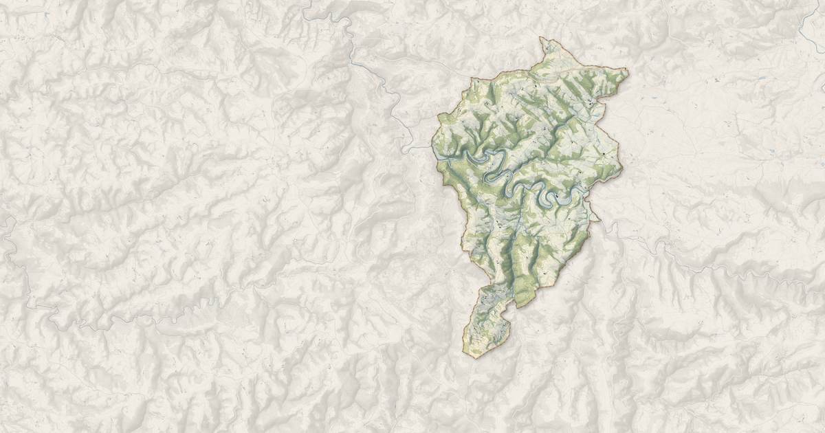 Portrait cartographique de Combret : relief, eau, forêts, bâti et voies, calculés à partir des données de l'IGN
