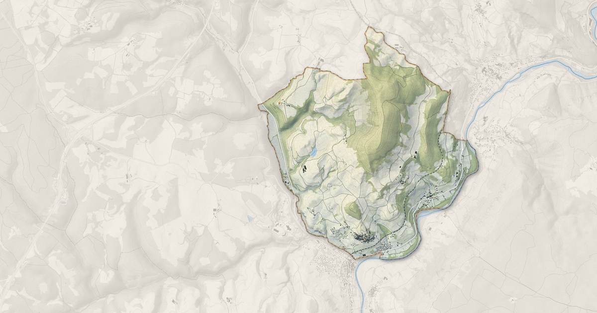 Portrait cartographique de Compeyre : relief, eau, forêts, bâti et voies, calculés à partir des données de l'IGN