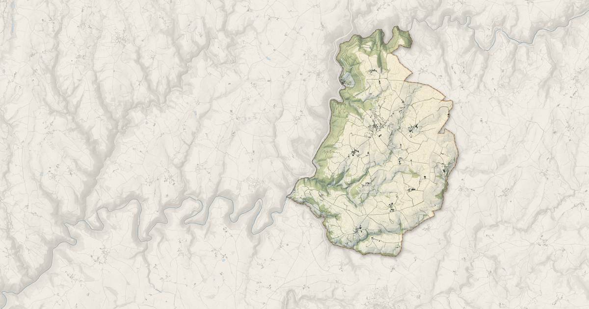 Portrait cartographique de Comps-la-Grand-Ville : relief, eau, forêts, bâti et voies, calculés à partir des données de l'IGN
