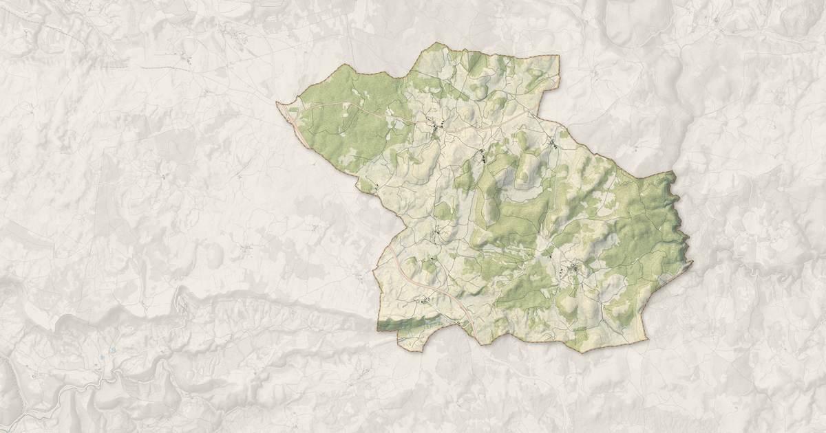 Portrait cartographique de La Couvertoirade : relief, eau, forêts, bâti et voies, calculés à partir des données de l'IGN