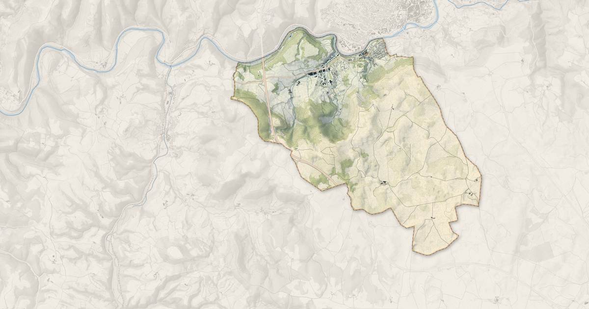 Portrait cartographique de Creissels : relief, eau, forêts, bâti et voies, calculés à partir des données de l'IGN