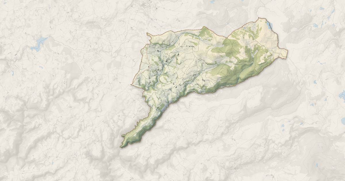 Portrait cartographique de Curières : relief, eau, forêts, bâti et voies, calculés à partir des données de l'IGN