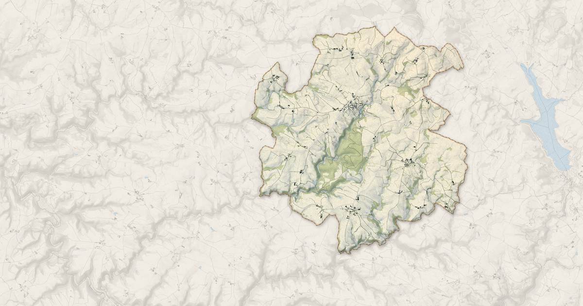 Portrait cartographique de Durenque : relief, eau, forêts, bâti et voies, calculés à partir des données de l'IGN