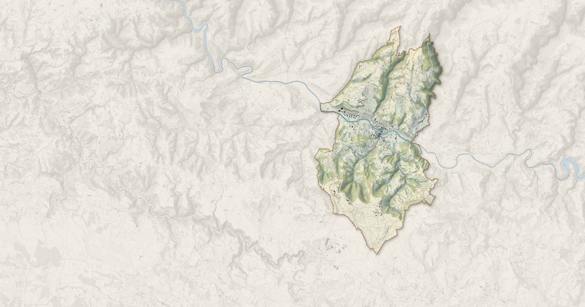 Portrait cartographique de Espalion : relief, eau, forêts, bâti et voies, calculés à partir des données de l'IGN