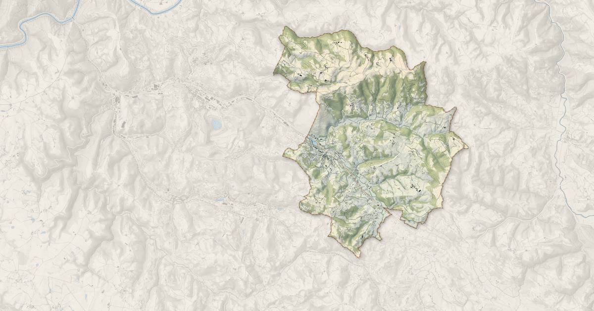 Portrait cartographique de Firmi : relief, eau, forêts, bâti et voies, calculés à partir des données de l'IGN
