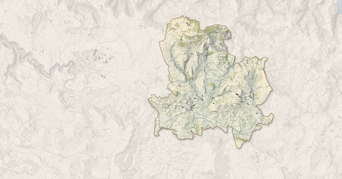 Portrait cartographique de Gabriac : relief, eau, forêts, bâti et voies, calculés à partir des données de l'IGN